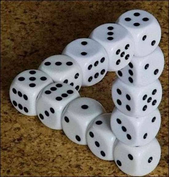 thumbs_dices_optical_illusion.jpg